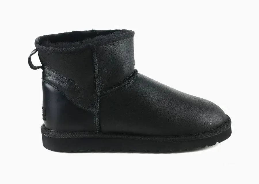 Уггі жіночі шкіряні UGG Classic Mini Leather Чорні